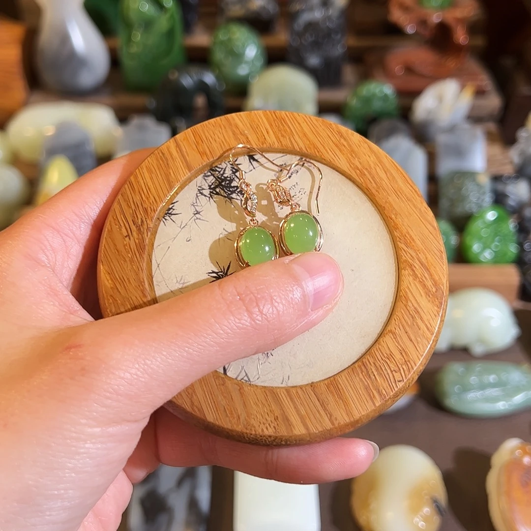 一***安和田玉未镶嵌颈饰