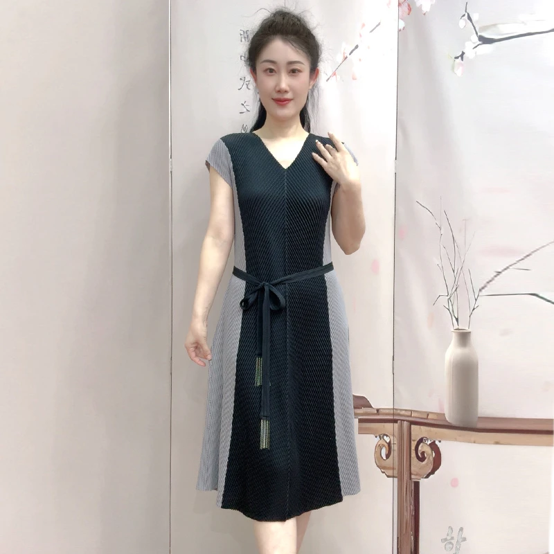 三宅褶皱大码显瘦夏季修身连衣裙龙鳞褶减龄遮肚子过膝裙子气质