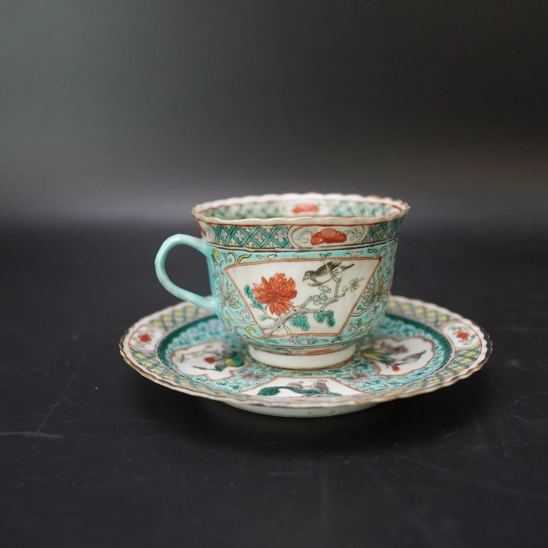 Lot.25101097清光绪松石绿地开窗五彩祥瑞图杯碟 杯高：约6.1cm