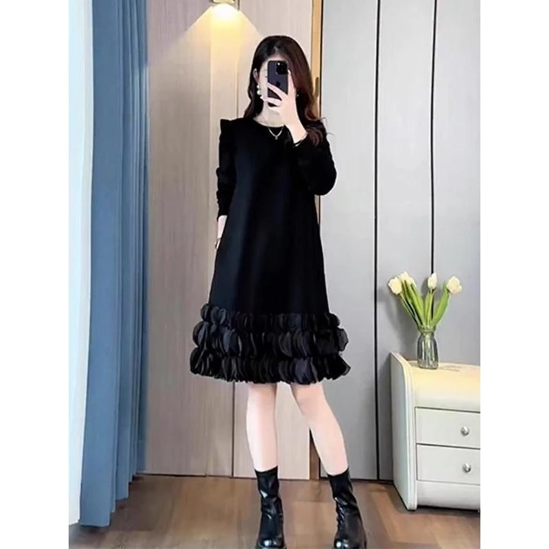 大码2025秋冬新款法式覆古小黑裙赫本风胖mm花瓣拼接黑色连衣裙子