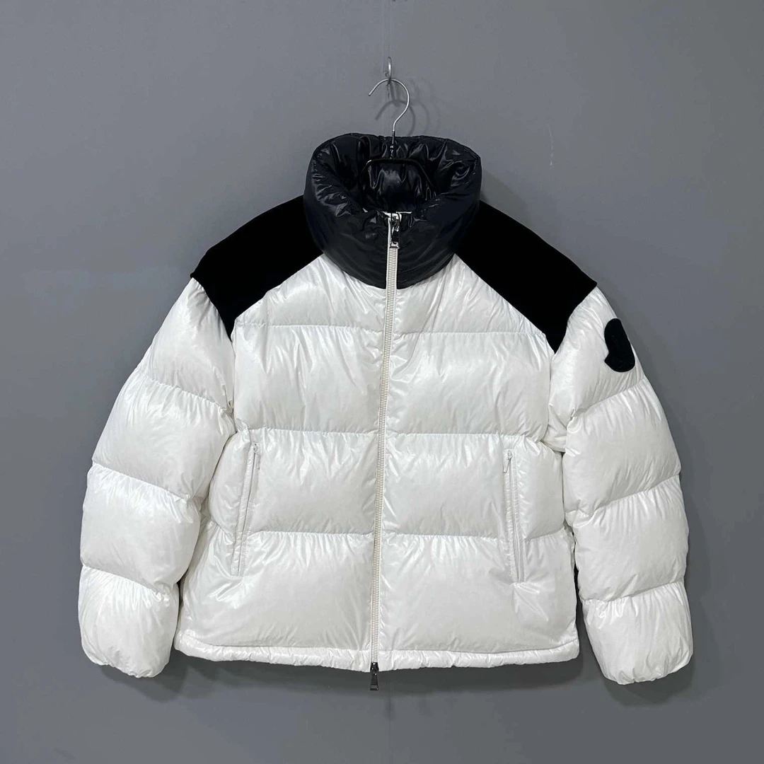 99新 MONCLER 袖标背后大logo亮面羽绒服/1码/15946