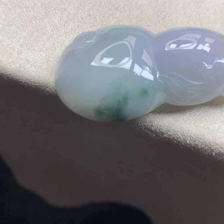 翡翠手镯未镶嵌吊坠