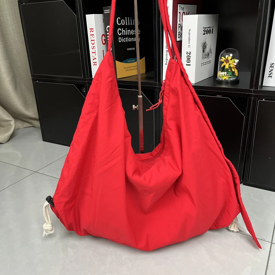 新款ins风时尚大容量托特包耐磨防水单肩包休闲斜挎女款慵懒风