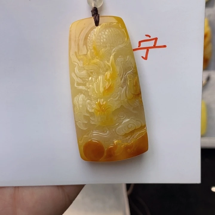 未镶嵌琥珀珠宝奇石