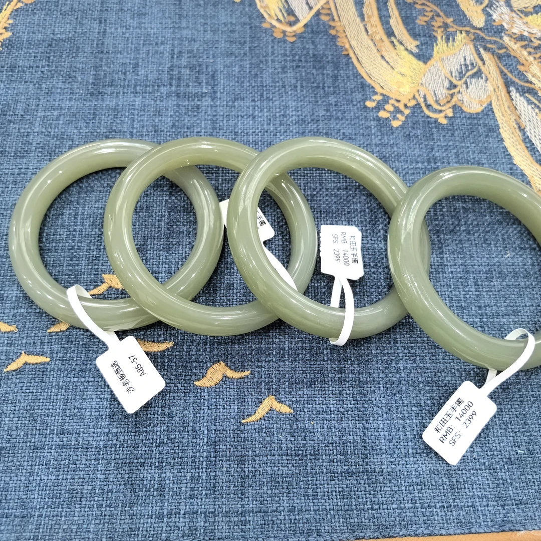 #A85 和田玉湖水手镯（多样性发1件）