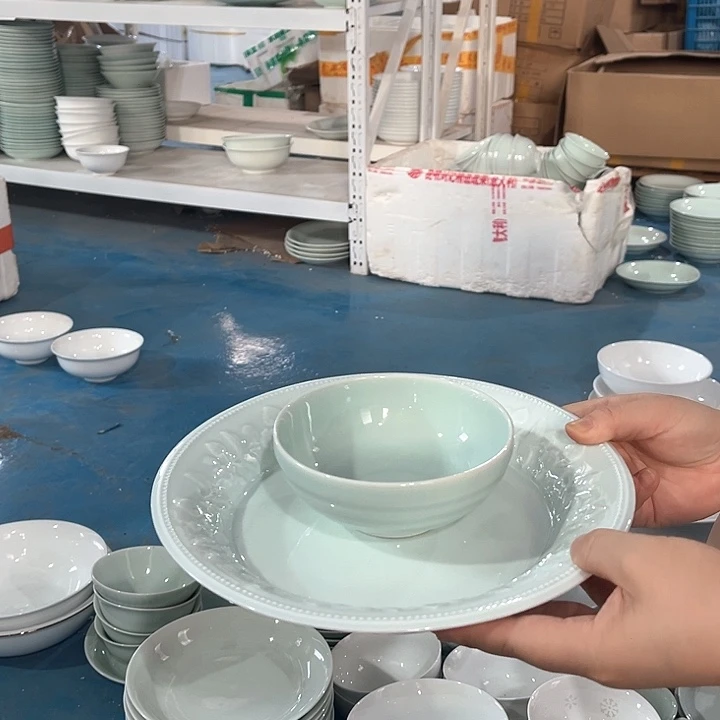 瓷片灼华十寸盘子一个，五寸外螺纹6个，微瑕包邮