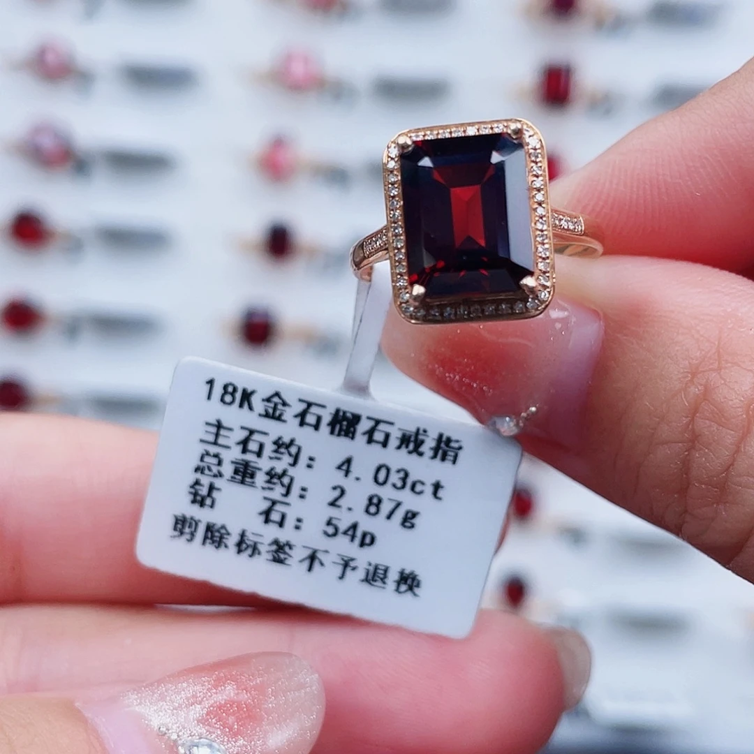 18K金镶嵌戒指石榴石