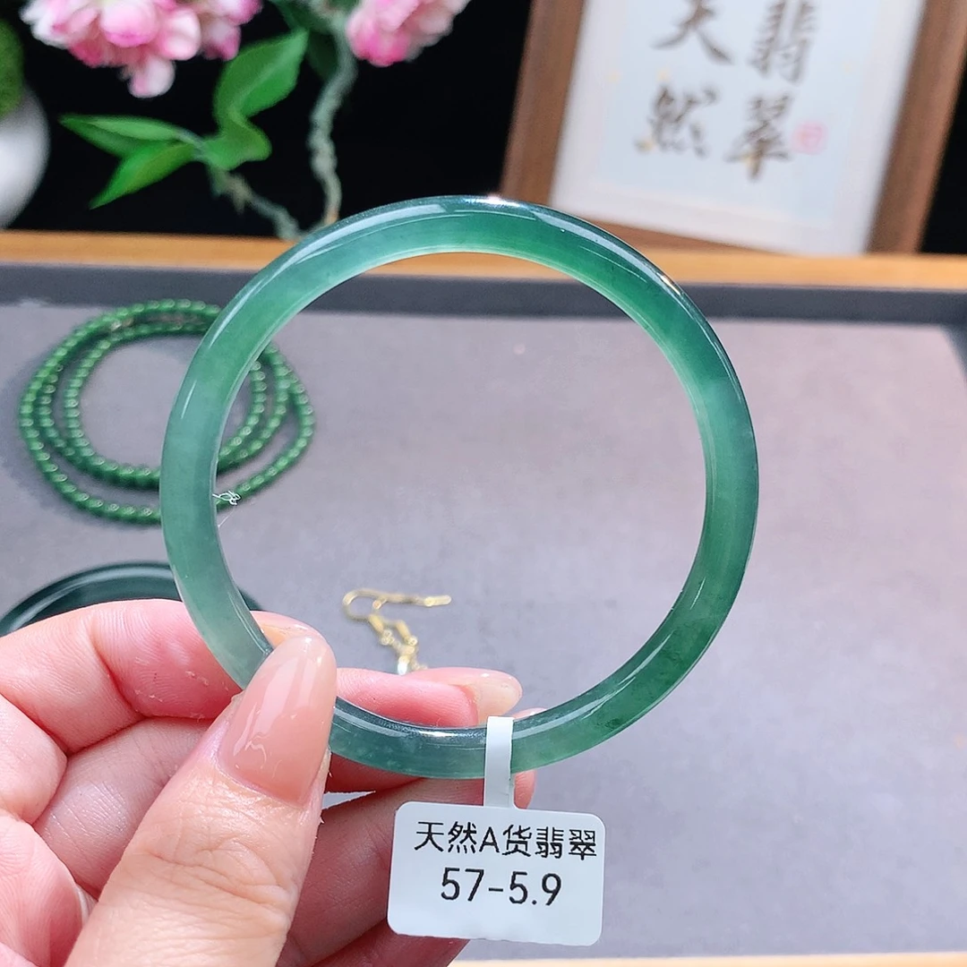 未镶嵌手镯（圆镯）翡翠