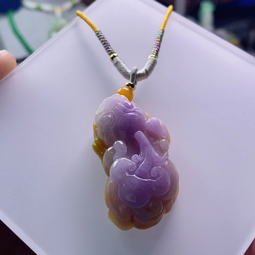 翡翠未镶嵌吊坠(赠链)