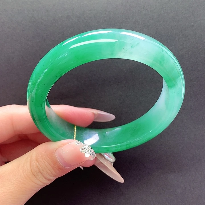 未镶嵌手镯石英质玉