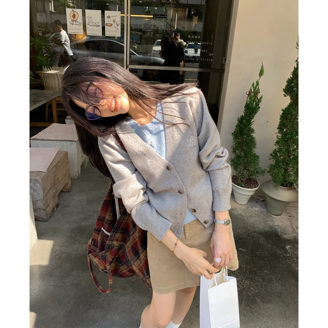 【西西里安】 追秋日记~韩版层次撞色假两件刺绣毛衣