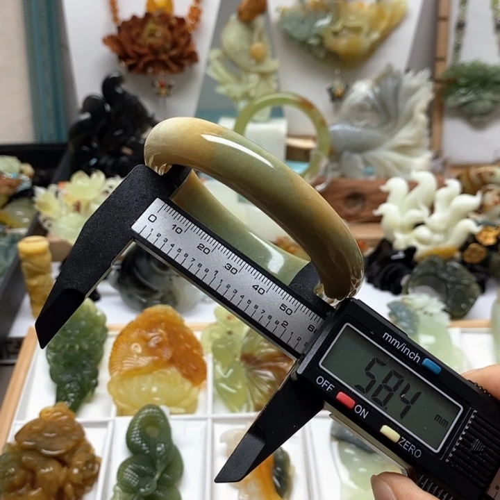 未镶嵌蛇纹石玉颈手镯