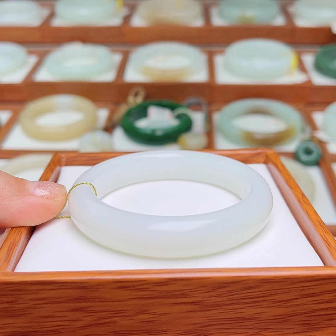 和田玉未镶嵌手镯51.8