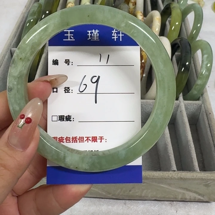 玄***中蛇纹石玉未镶嵌手镯