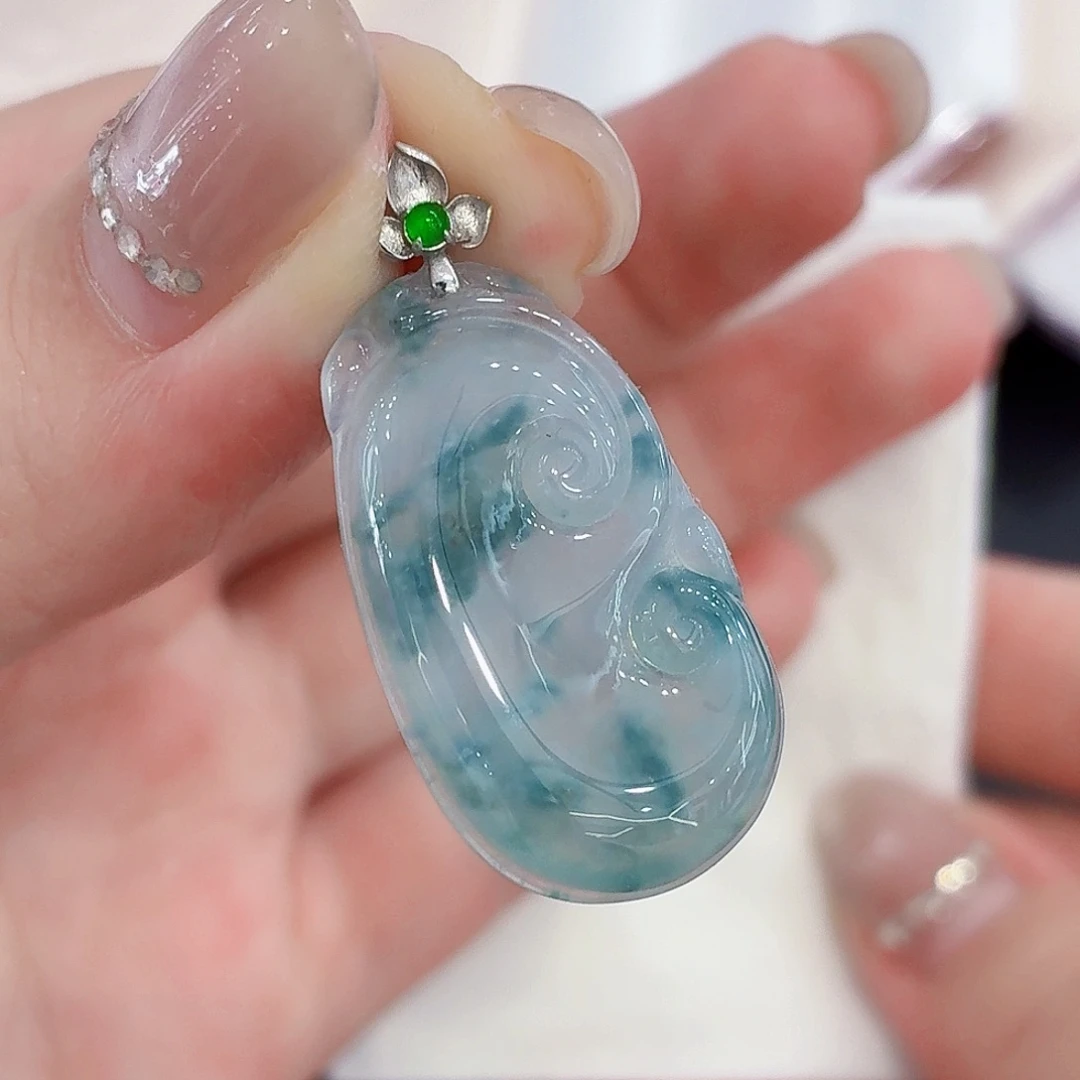 翡翠18K金镶嵌颈饰翡翠如意吊坠