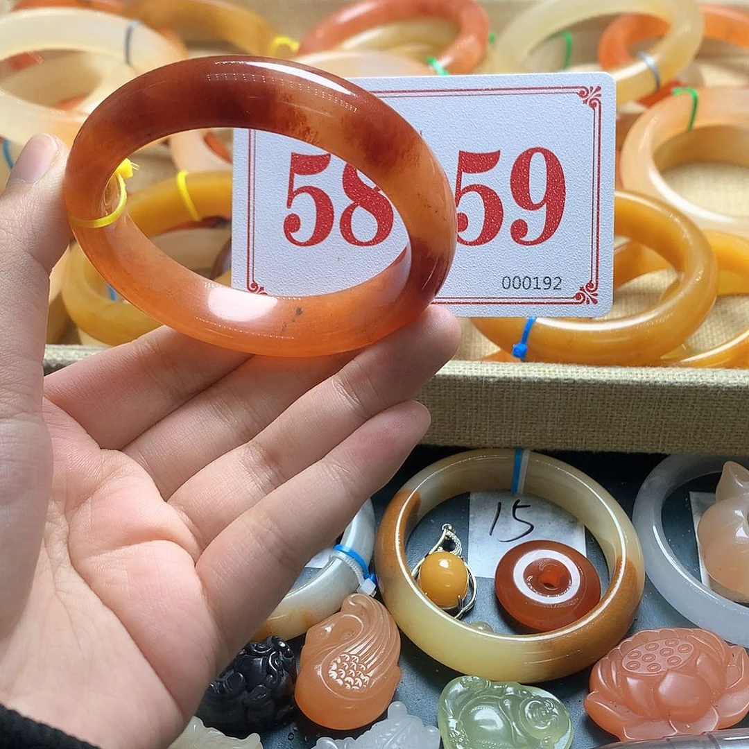 未镶嵌石英质玉（黄龙玉）手镯星*晴