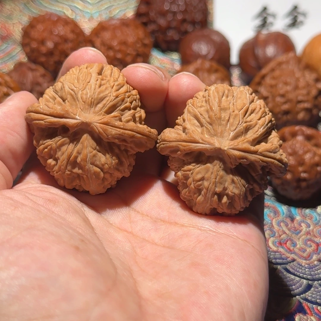 把件核桃712闷白，尺寸42 42 35