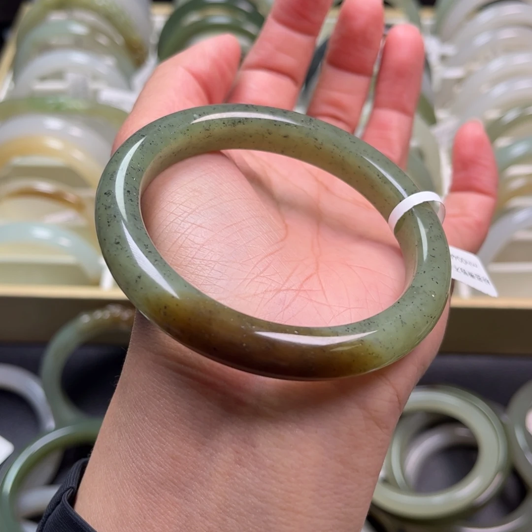 和田玉未镶嵌手镯60圈