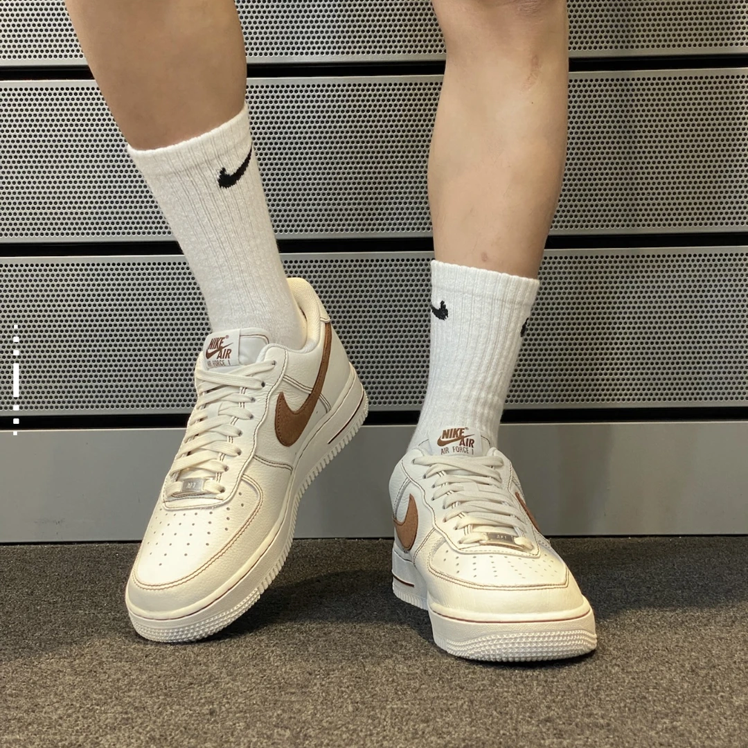 NIKE/耐克【夏季上新】男子米棕色Air Force1休闲运动板鞋HQ2037101