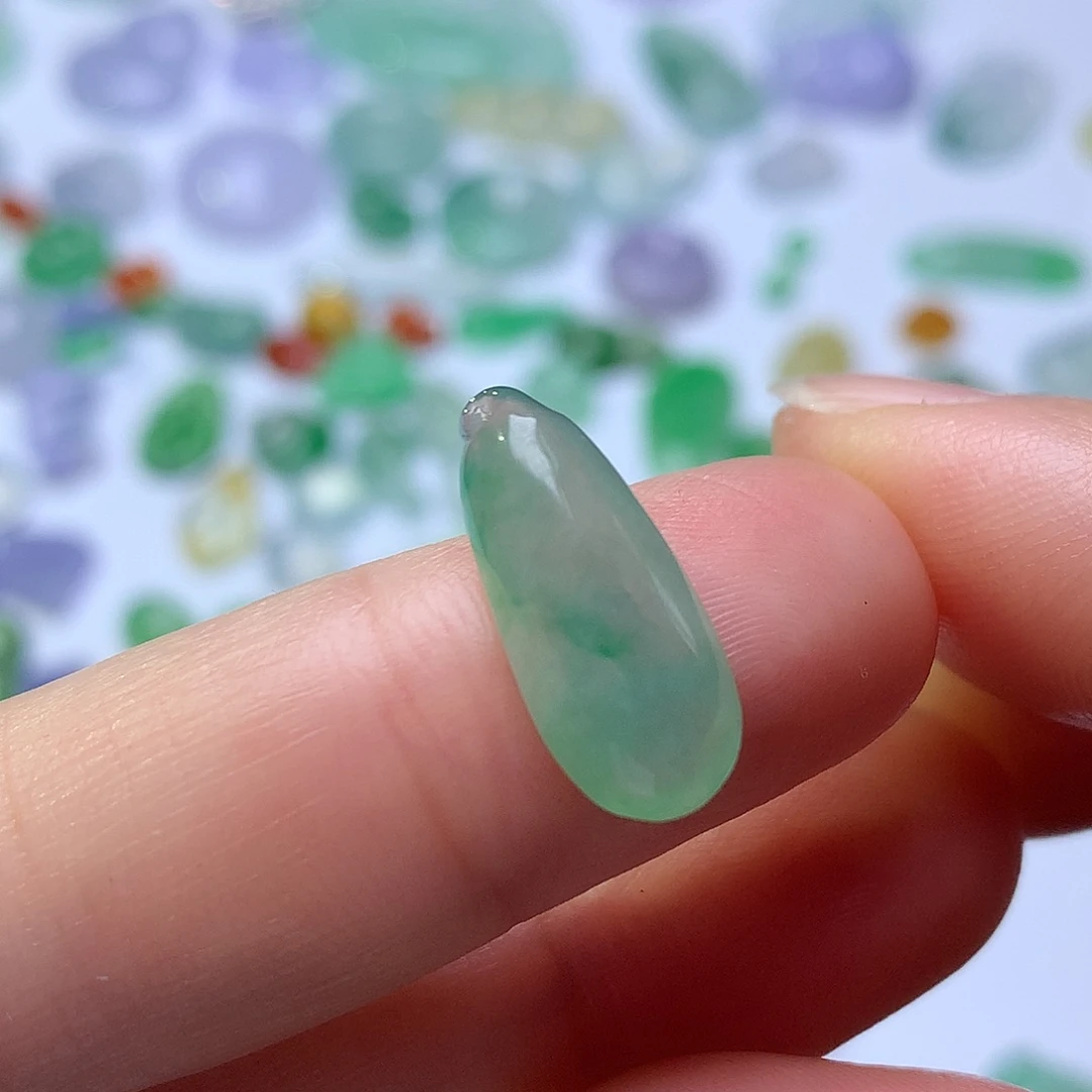 翡翠未镶嵌颈饰瓜