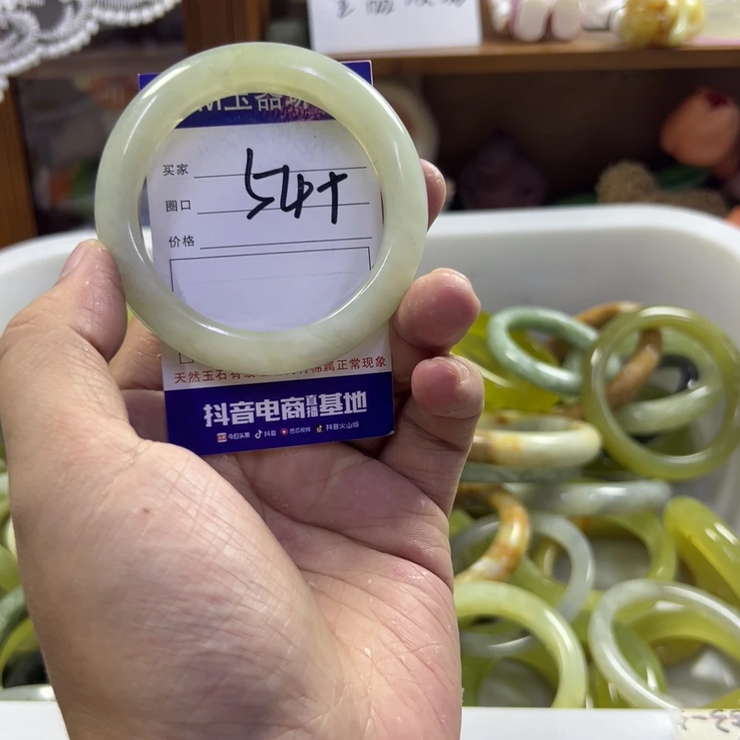 蛇纹石玉未镶嵌手镯376