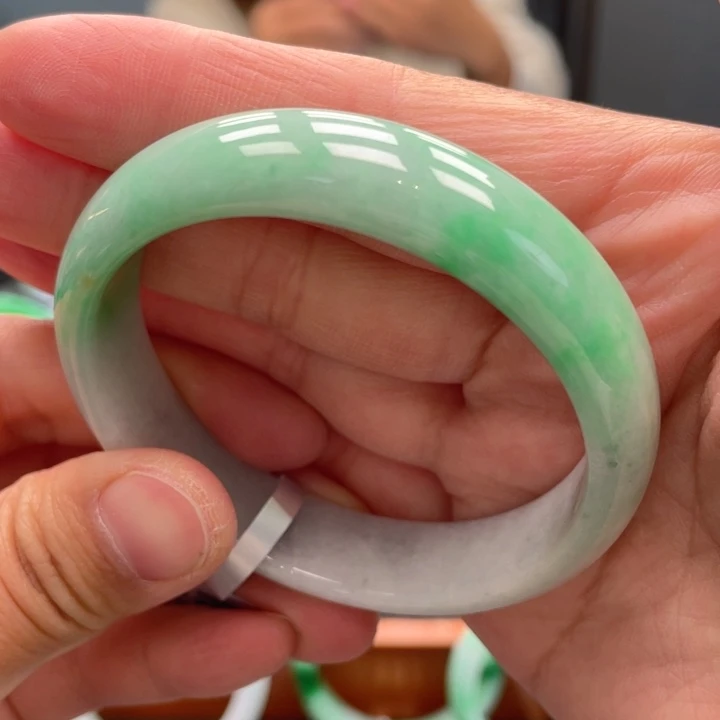 翡翠未镶嵌手镯缅甸翡翠