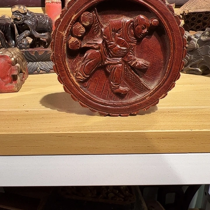 【****》木雕小圆一个