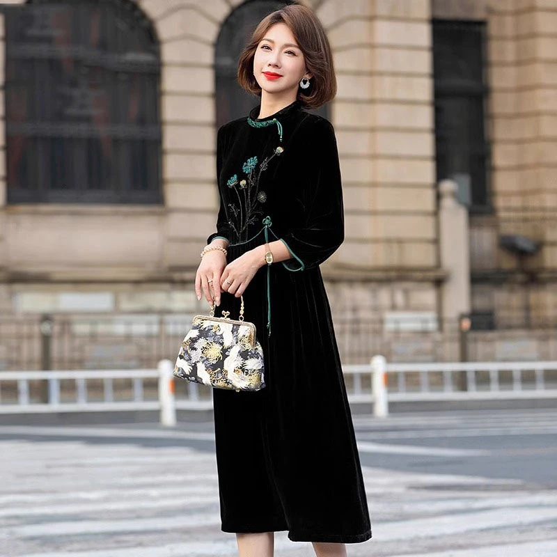 国风桑蚕丝绒连衣裙时尚婚宴喜庆礼服喜婆婆高档秋冬新款遮肉