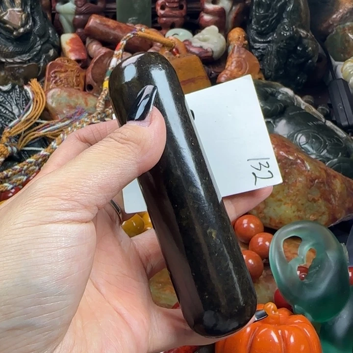 未镶嵌透闪石质玉珠宝奇石