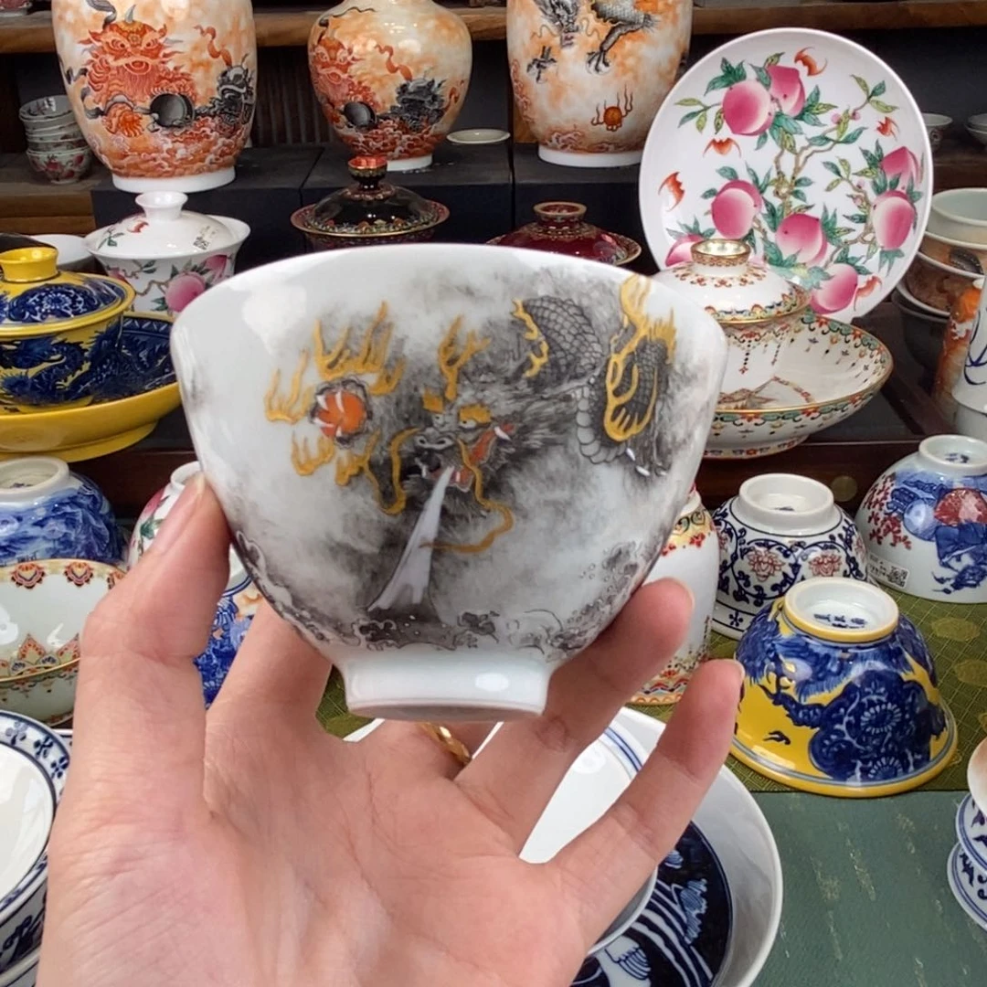 陶瓷的设计师是一个