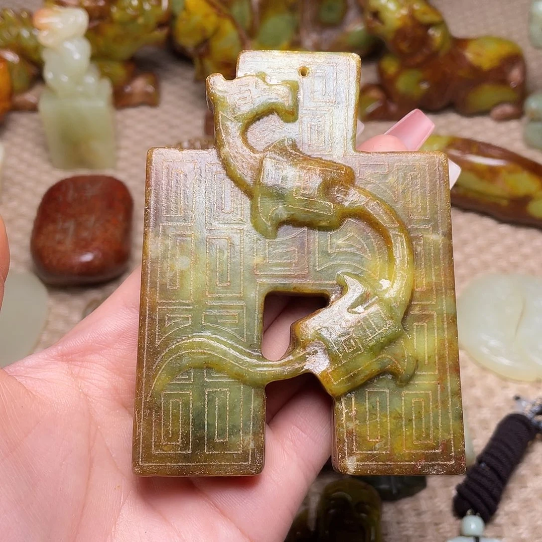 蛇纹石玉未镶嵌颈饰