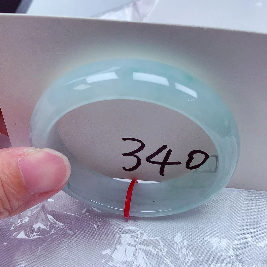 翡翠手镯未镶嵌翡翠