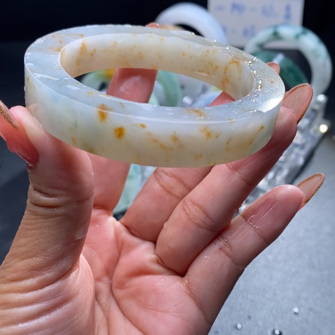 定制翡翠未镶嵌翡翠手镯