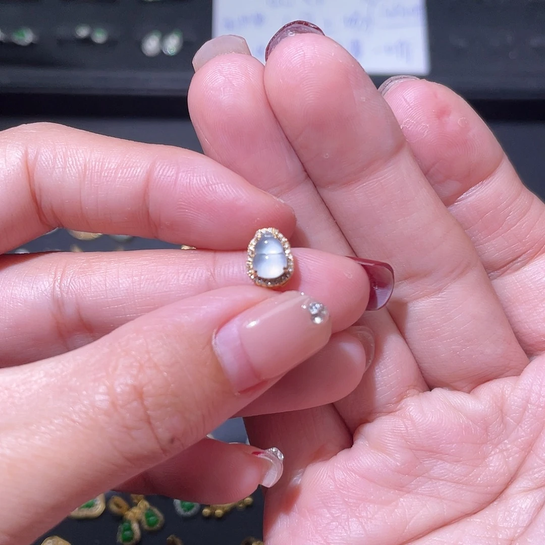 翡翠颈饰18K金镶嵌吊坠