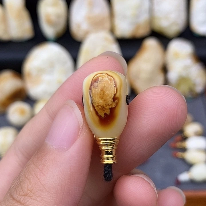 未镶嵌琥珀裸石10三通a122