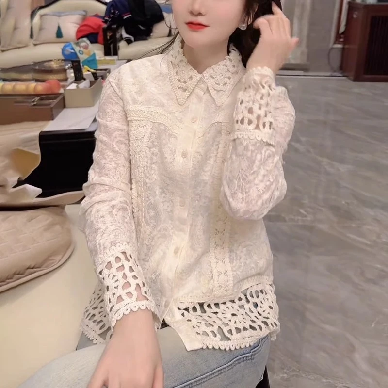 女士衬衫内搭叠穿秋冬高级感洋气休闲显瘦蕾丝拼接镂空打底衫上衣