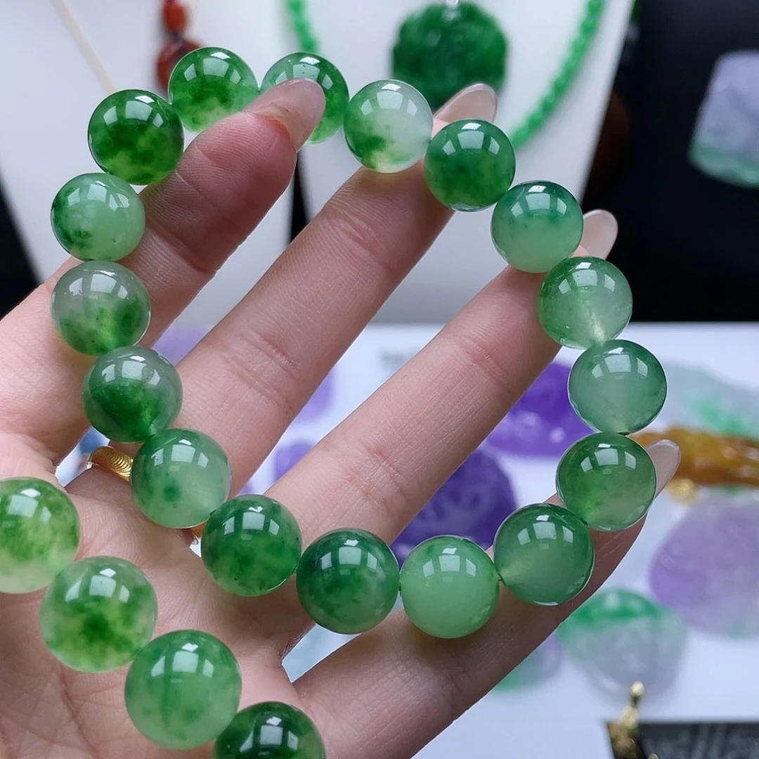 翡翠吊坠(赠链)未镶嵌