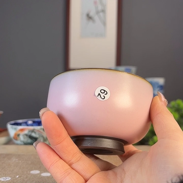 摆件景德镇陶瓷茶杯里