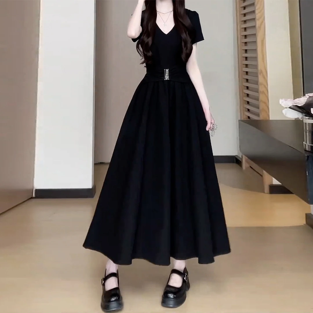 赫本风法式黑色v领连衣裙子女夏季2025新款爆款气质收腰显瘦长裙