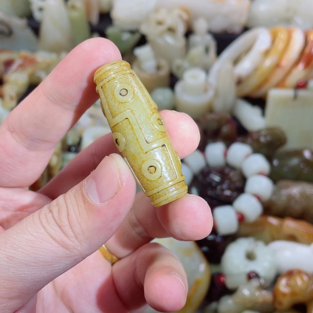 和田玉未镶嵌把件