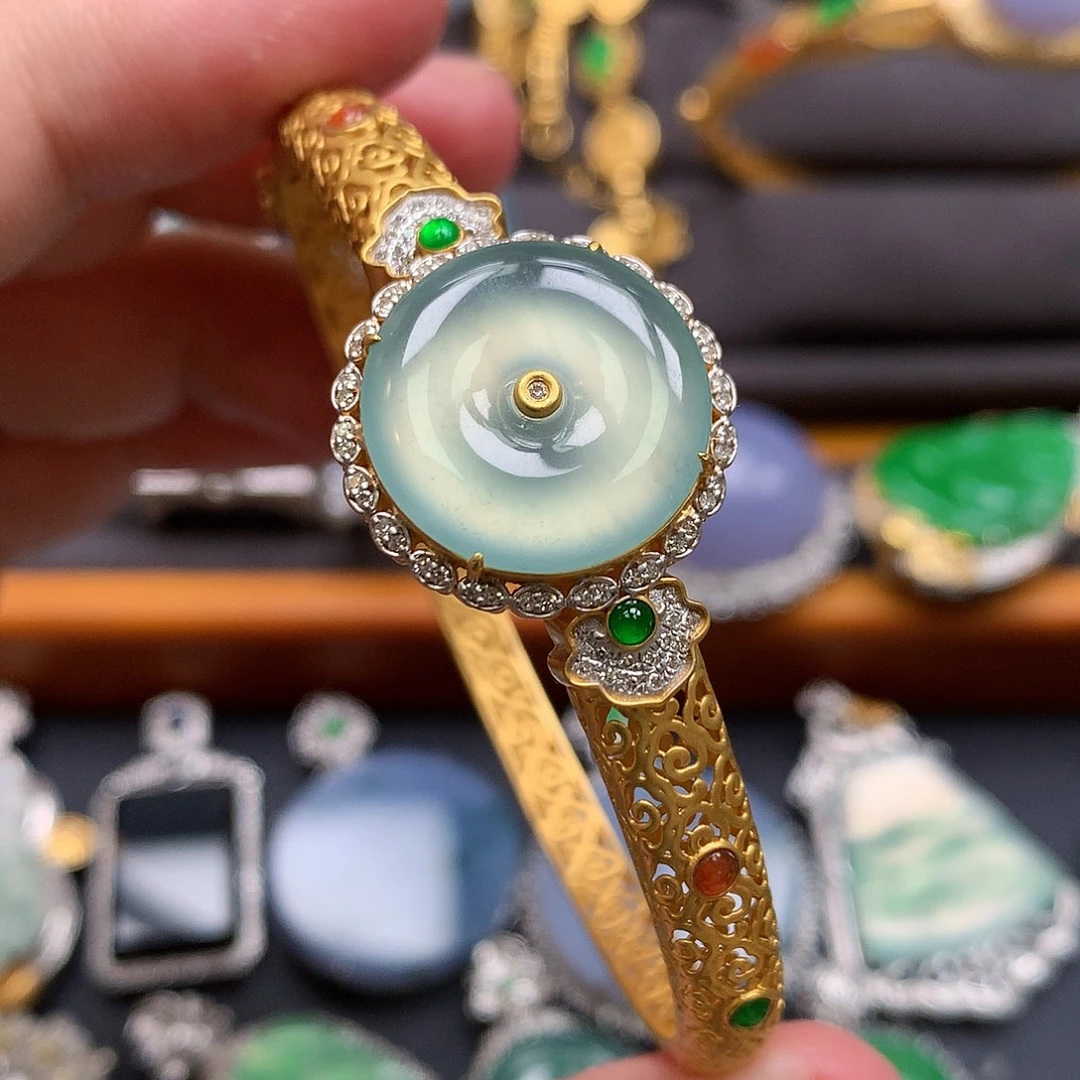 翡翠18K金镶嵌手镯