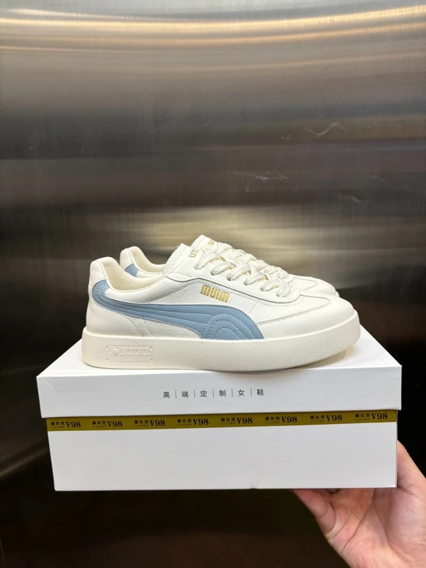 V98薇玖吧经典简约真皮厚底小白女款2025秋新款轻便厚底休闲鞋