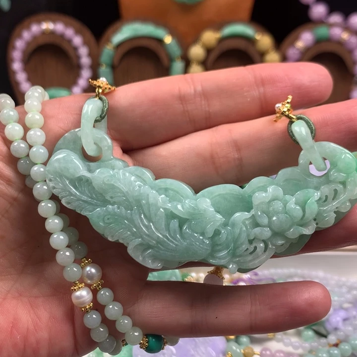 翡翠未镶嵌颈饰吊坠