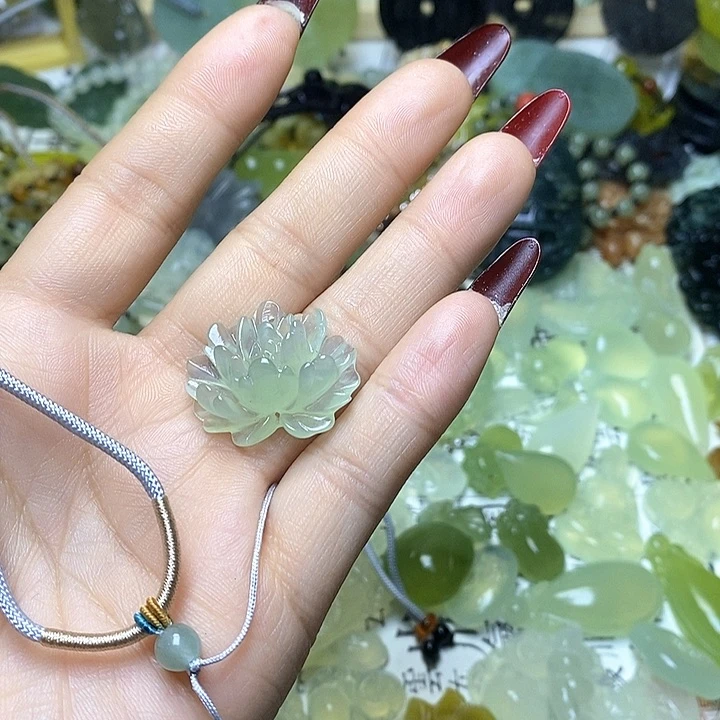 蛇纹石玉颈饰未镶嵌祈**?