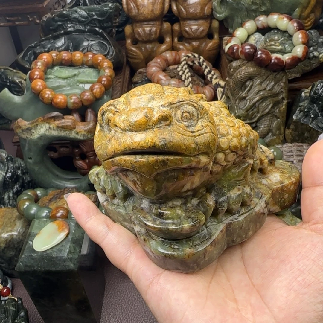 透闪石质玉未镶嵌珠宝奇石