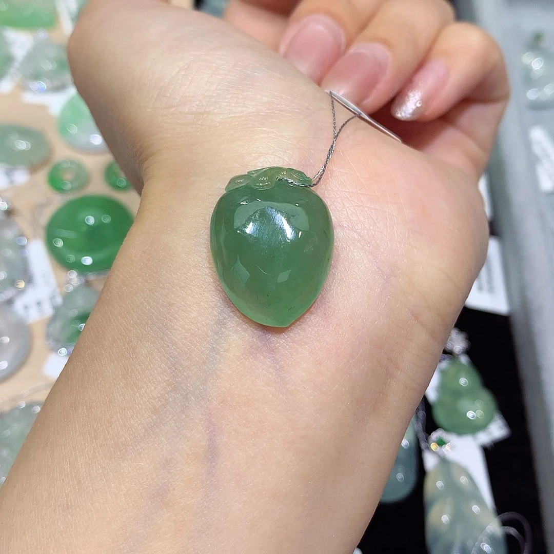 翡翠未镶嵌颈饰桃