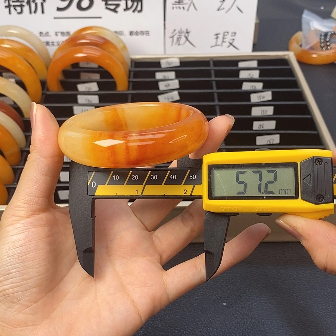 未镶嵌石英质玉（黄龙玉）手镯134号茄子山金沙老油红如血黄龙