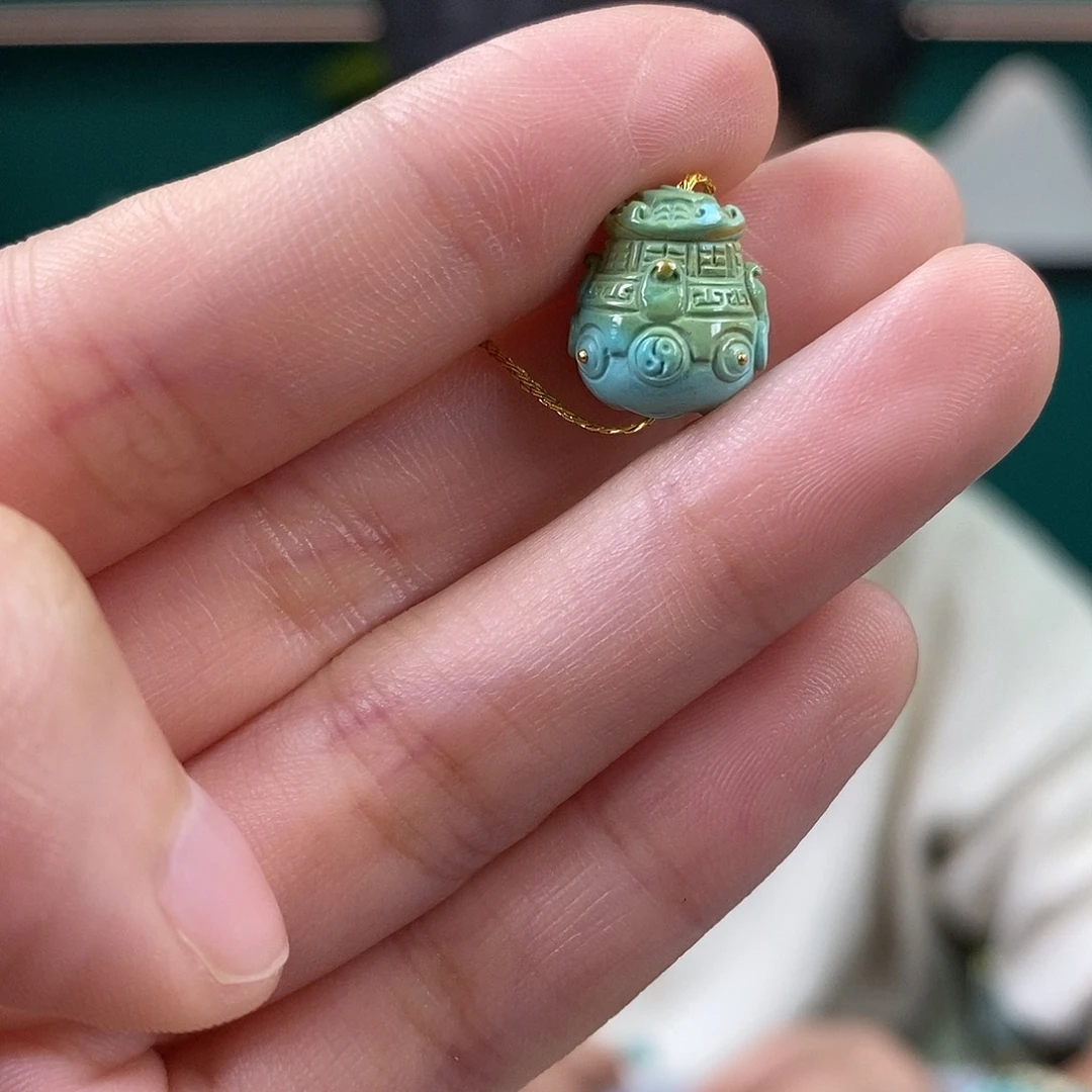 绿松石未镶嵌挂件