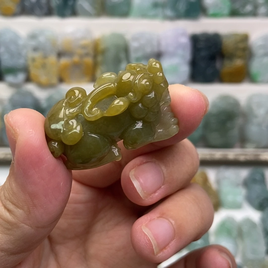 翡翠未镶嵌吊坠(赠链)
