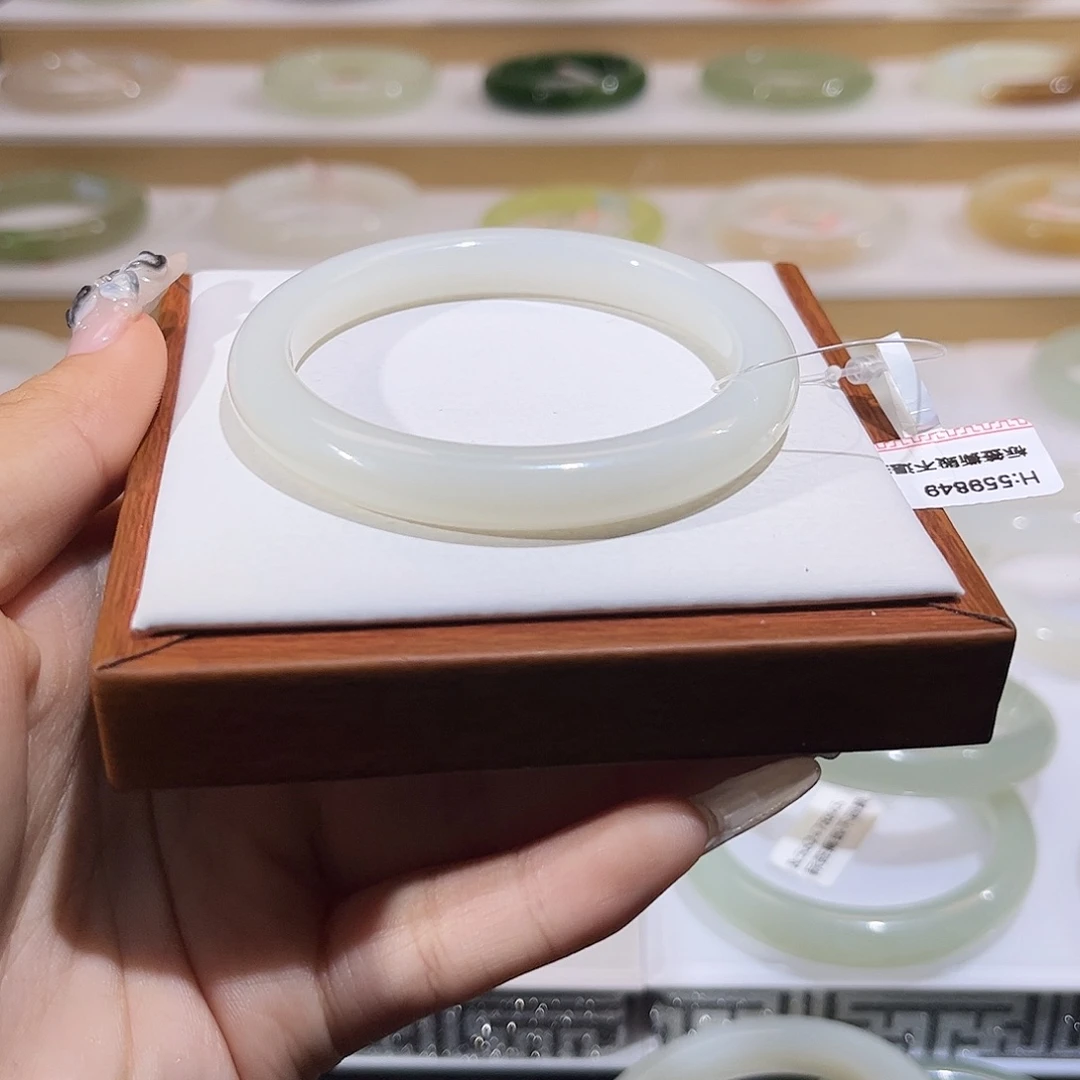 和田玉未镶嵌手镯白玉